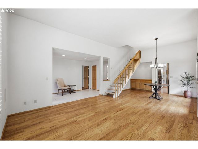835 FAIRWAY VIEW Dr, Eugene, OR 97401