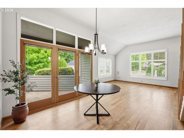 835 FAIRWAY VIEW Dr, Eugene, OR 97401