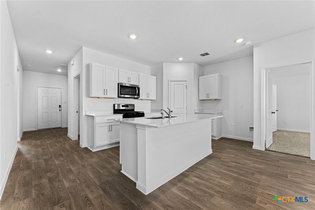211 Las Lomas Drive, San Marcos, TX 78666