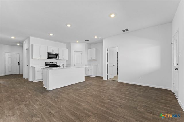 211 Las Lomas Drive, San Marcos, TX 78666