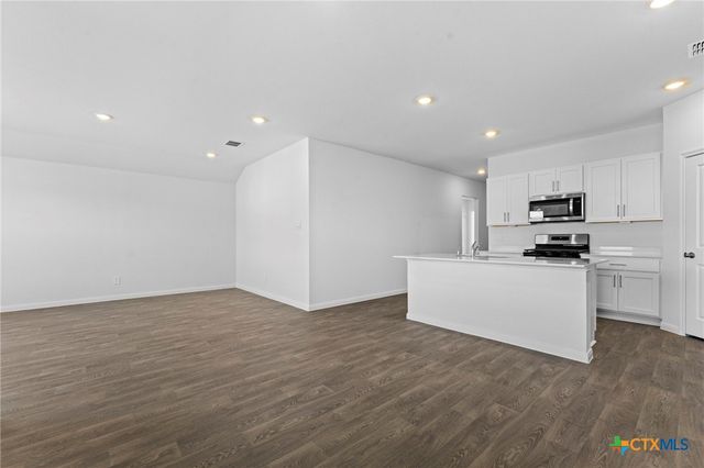 211 Las Lomas Drive, San Marcos, TX 78666