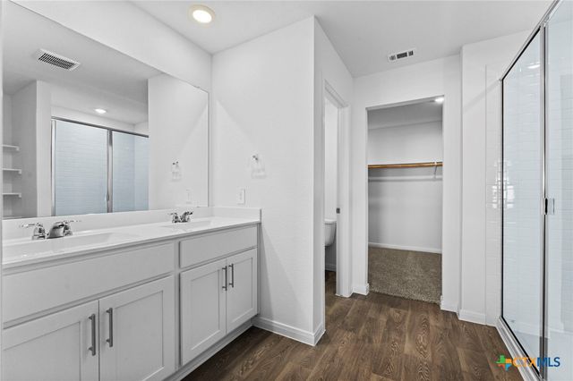 211 Las Lomas Drive, San Marcos, TX 78666