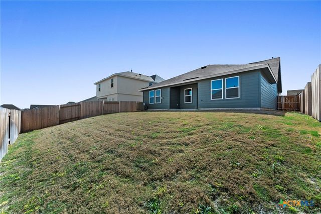 211 Las Lomas Drive, San Marcos, TX 78666