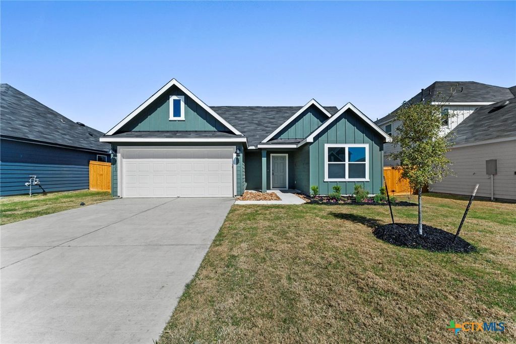 211 Las Lomas Drive, San Marcos, TX 78666