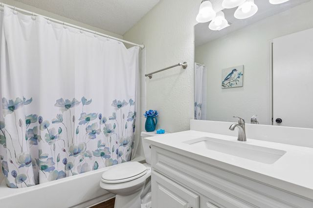 825 Bristol Avenue, Saginaw, TX 76179