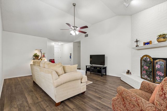 825 Bristol Avenue, Saginaw, TX 76179