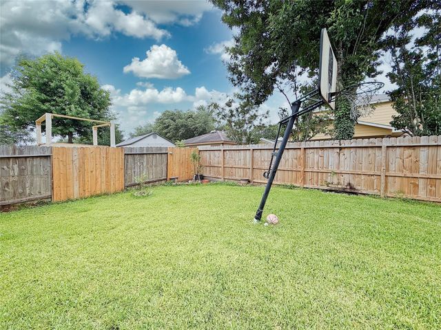 9507 Narnia Springs Court, Houston, TX 77075