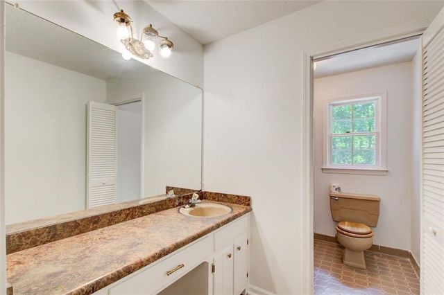 682 Ridgeview SW Drive, Lilburn, GA 30047