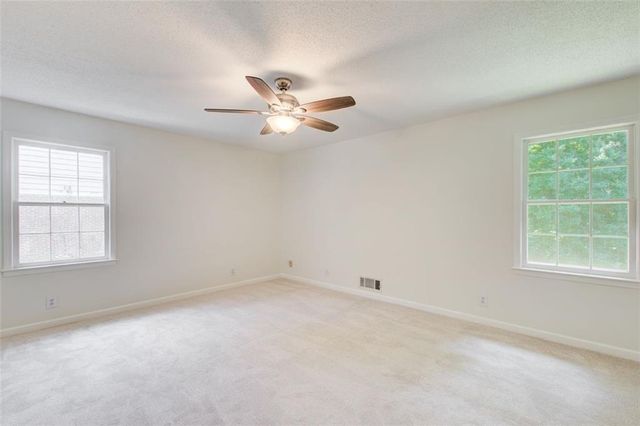 682 Ridgeview SW Drive, Lilburn, GA 30047