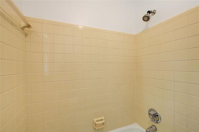 682 Ridgeview SW Drive, Lilburn, GA 30047
