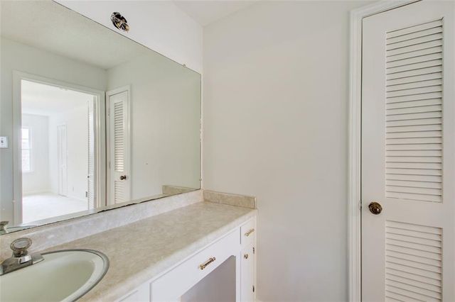 682 Ridgeview SW Drive, Lilburn, GA 30047