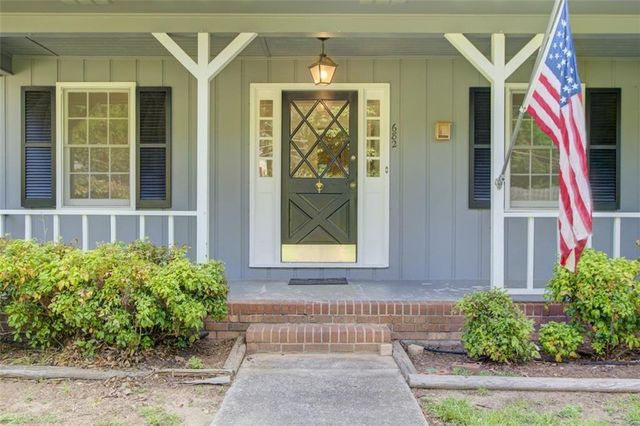 682 Ridgeview SW Drive, Lilburn, GA 30047