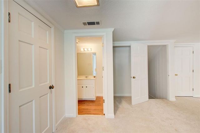 682 Ridgeview SW Drive, Lilburn, GA 30047
