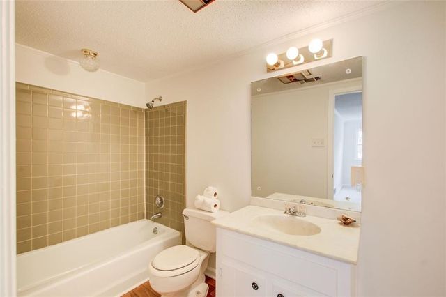 682 Ridgeview SW Drive, Lilburn, GA 30047