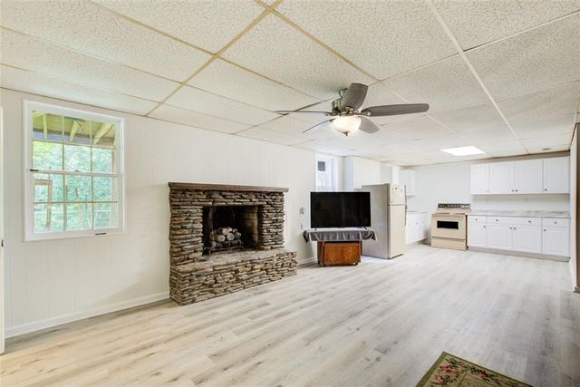 682 Ridgeview SW Drive, Lilburn, GA 30047