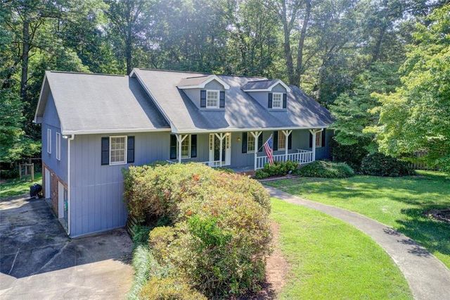 682 Ridgeview SW Drive, Lilburn, GA 30047