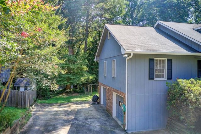 682 Ridgeview SW Drive, Lilburn, GA 30047