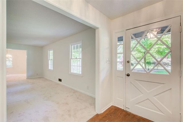 682 Ridgeview SW Drive, Lilburn, GA 30047