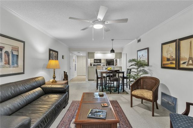 13 Plantation Drive 204, Vero Beach, FL 32966