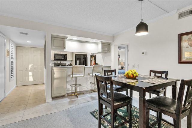 13 Plantation Drive 204, Vero Beach, FL 32966