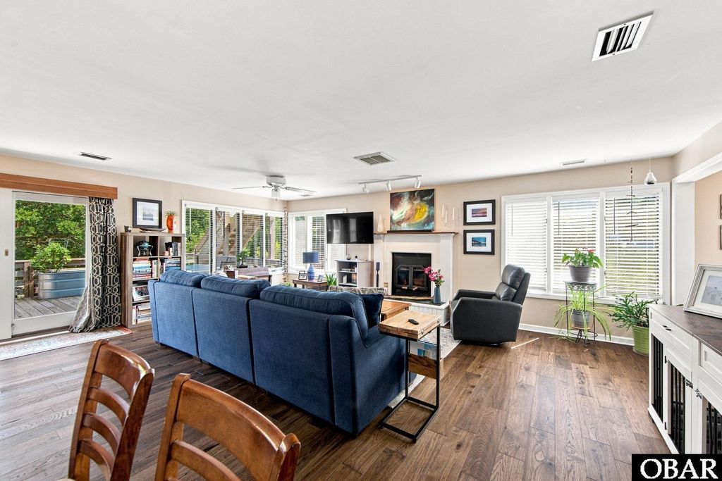 Image 11 of property listing at 4901 Palmer Drive, Kitty Hawk, NC 27949