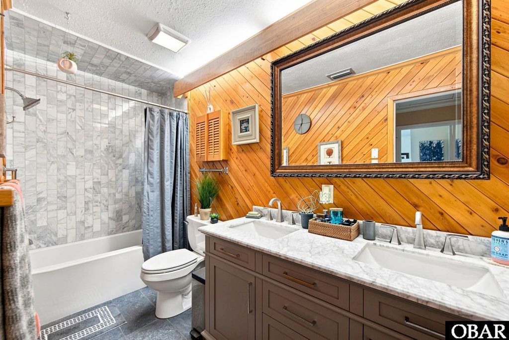 Image 34 of property listing at 4901 Palmer Drive, Kitty Hawk, NC 27949