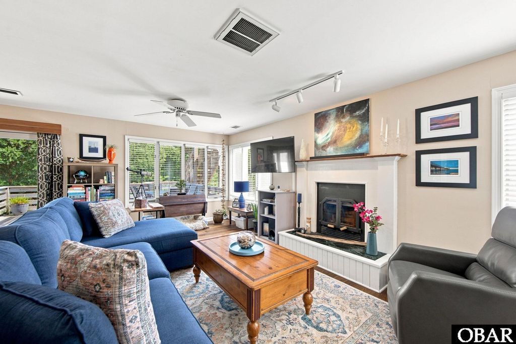 Image 5 of property listing at 4901 Palmer Drive, Kitty Hawk, NC 27949