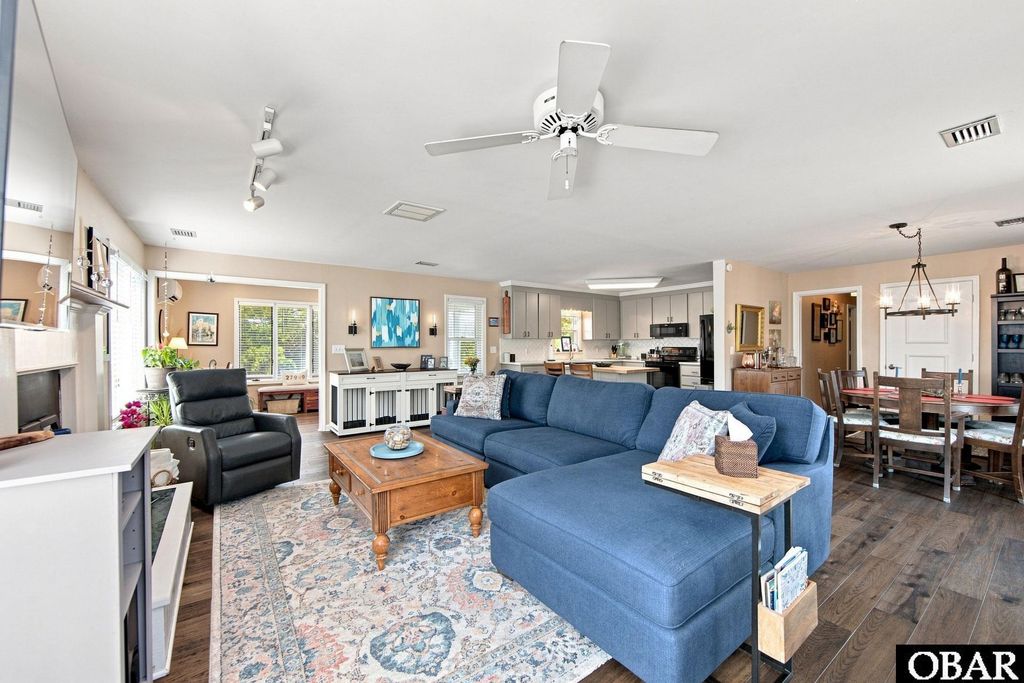 Image 8 of property listing at 4901 Palmer Drive, Kitty Hawk, NC 27949