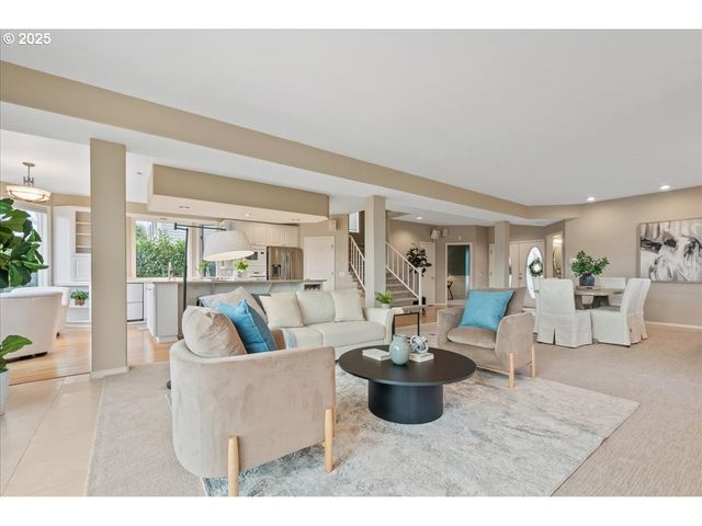 230 N LOTUS ISLE Dr, Portland, OR 97217