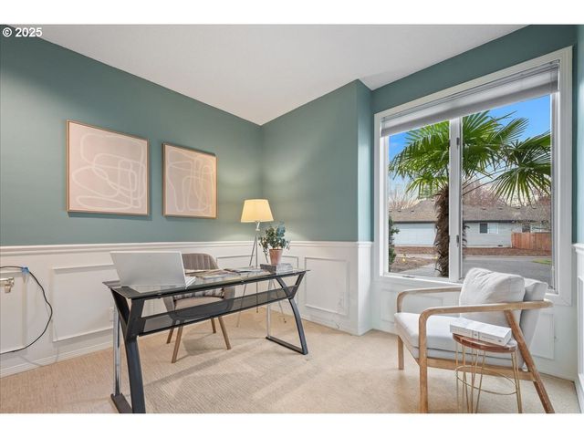 230 N LOTUS ISLE Dr, Portland, OR 97217