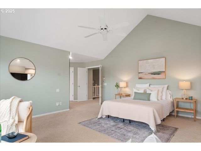 230 N LOTUS ISLE Dr, Portland, OR 97217