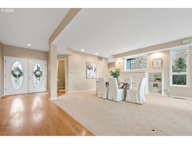 230 N LOTUS ISLE Dr, Portland, OR 97217