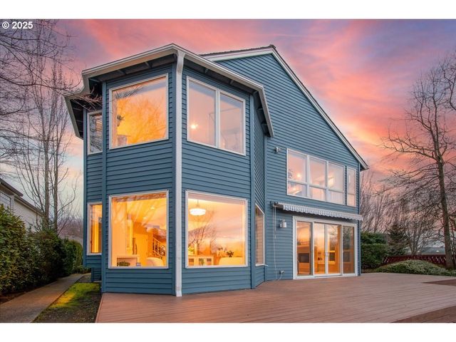 230 N LOTUS ISLE Dr, Portland, OR 97217