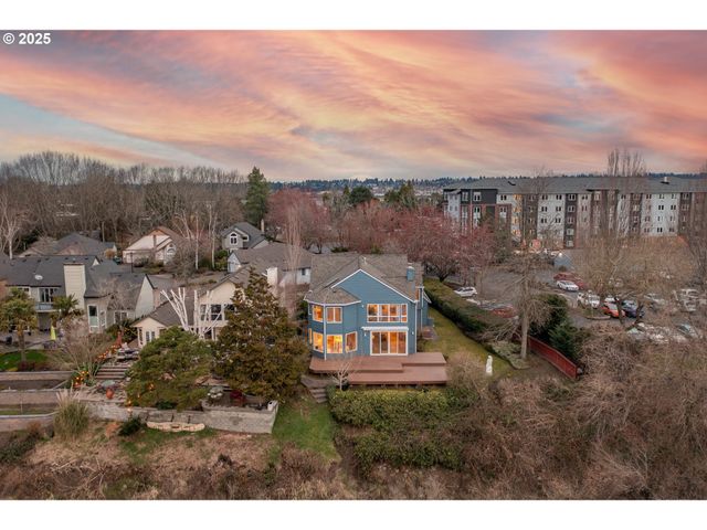 230 N LOTUS ISLE Dr, Portland, OR 97217