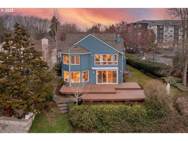 230 N LOTUS ISLE Dr, Portland, OR 97217