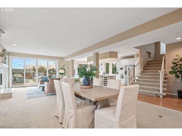 230 N LOTUS ISLE Dr, Portland, OR 97217