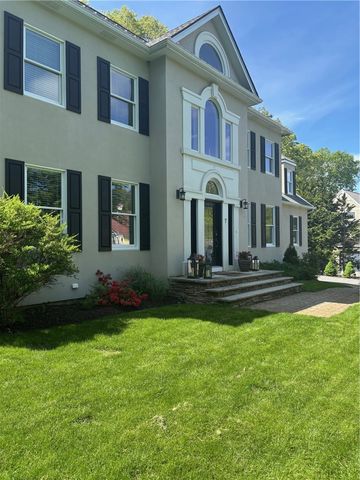 7 Thornewood Drive, Lincoln, RI 02865