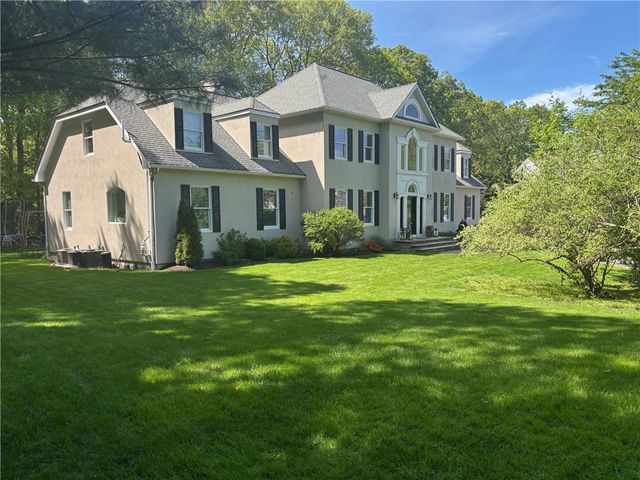 7 Thornewood Drive, Lincoln, RI 02865
