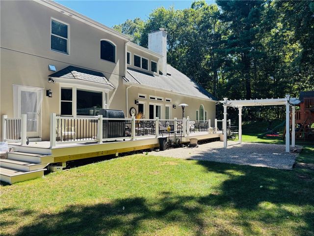 7 Thornewood Drive, Lincoln, RI 02865