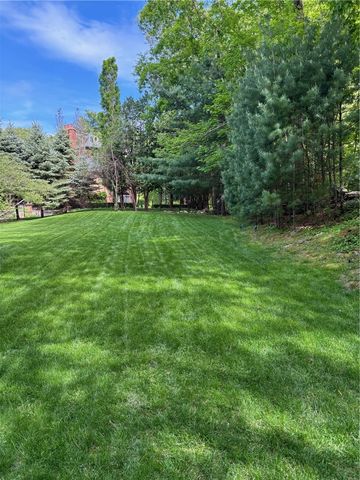 7 Thornewood Drive, Lincoln, RI 02865