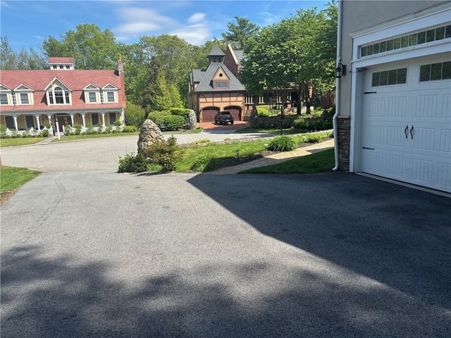 7 Thornewood Drive, Lincoln, RI 02865