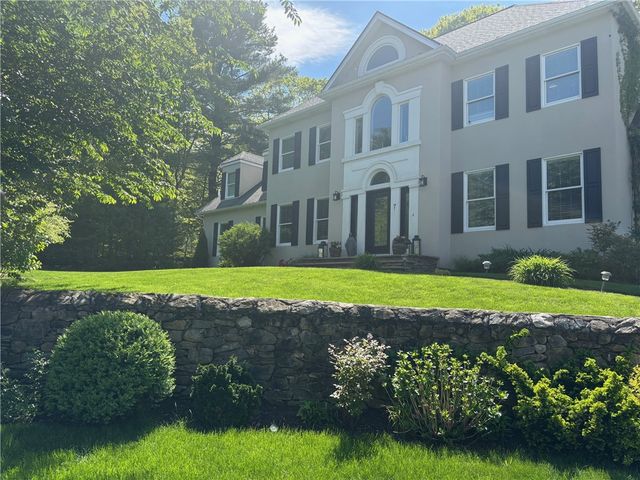 7 Thornewood Drive, Lincoln, RI 02865