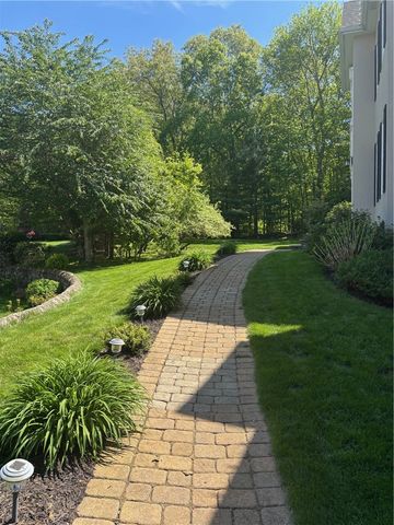 7 Thornewood Drive, Lincoln, RI 02865