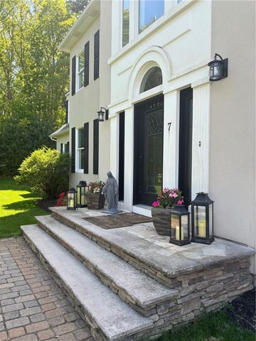 7 Thornewood Drive, Lincoln, RI 02865