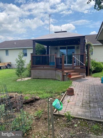 210 KENNEDY CT, Hanover, PA 17331