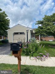 210 KENNEDY CT, Hanover, PA 17331