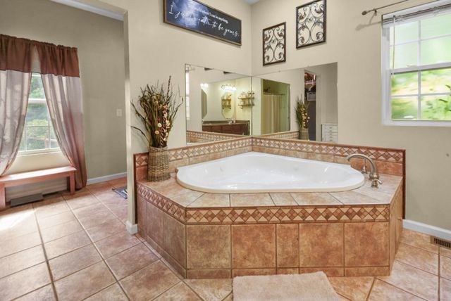 90 King Road, Weaverville, NC 28787