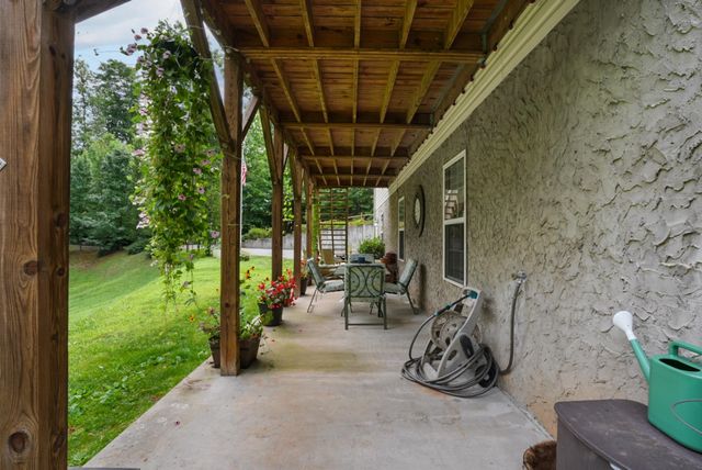 90 King Road, Weaverville, NC 28787