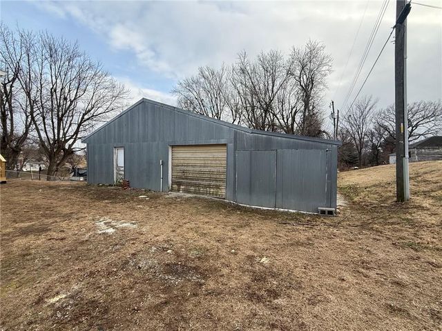 104 E Missouri Street, Oregon, MO 64473