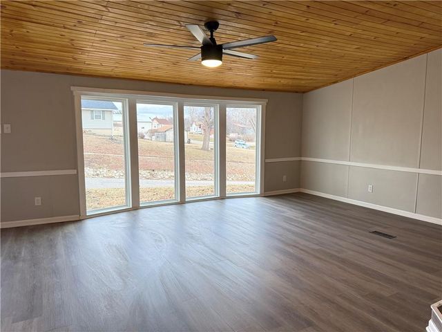 104 E Missouri Street, Oregon, MO 64473